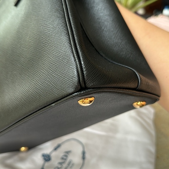 ✨Authentic Prada Saffiano Lux Metropolis/Black Gold Metal/ Excellent Condition - Picture 14 of 16